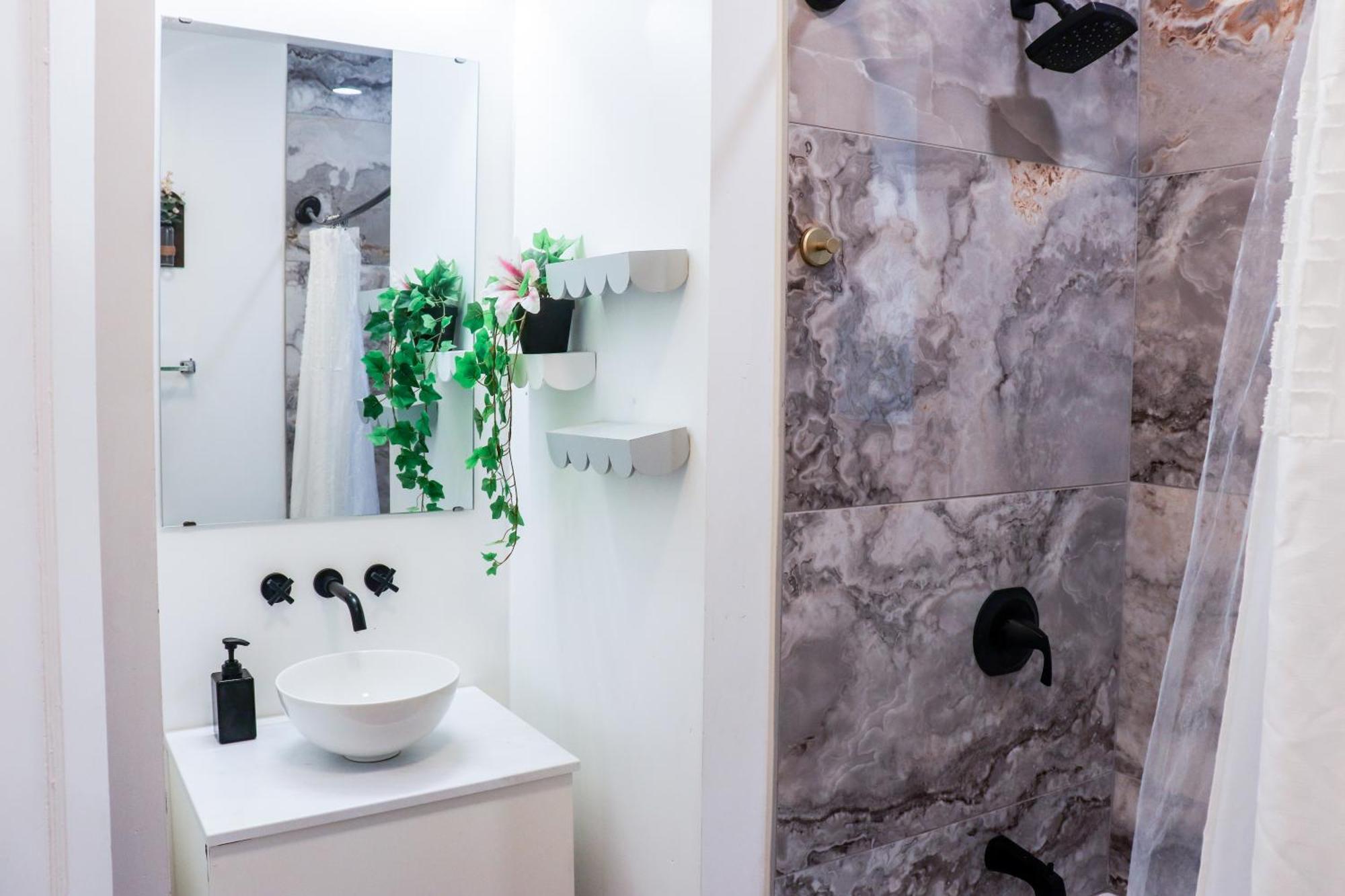 Apartamento Downtown Retreat - 2br Oasis *