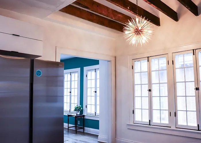 Downtown Retreat - 2Br Oasis