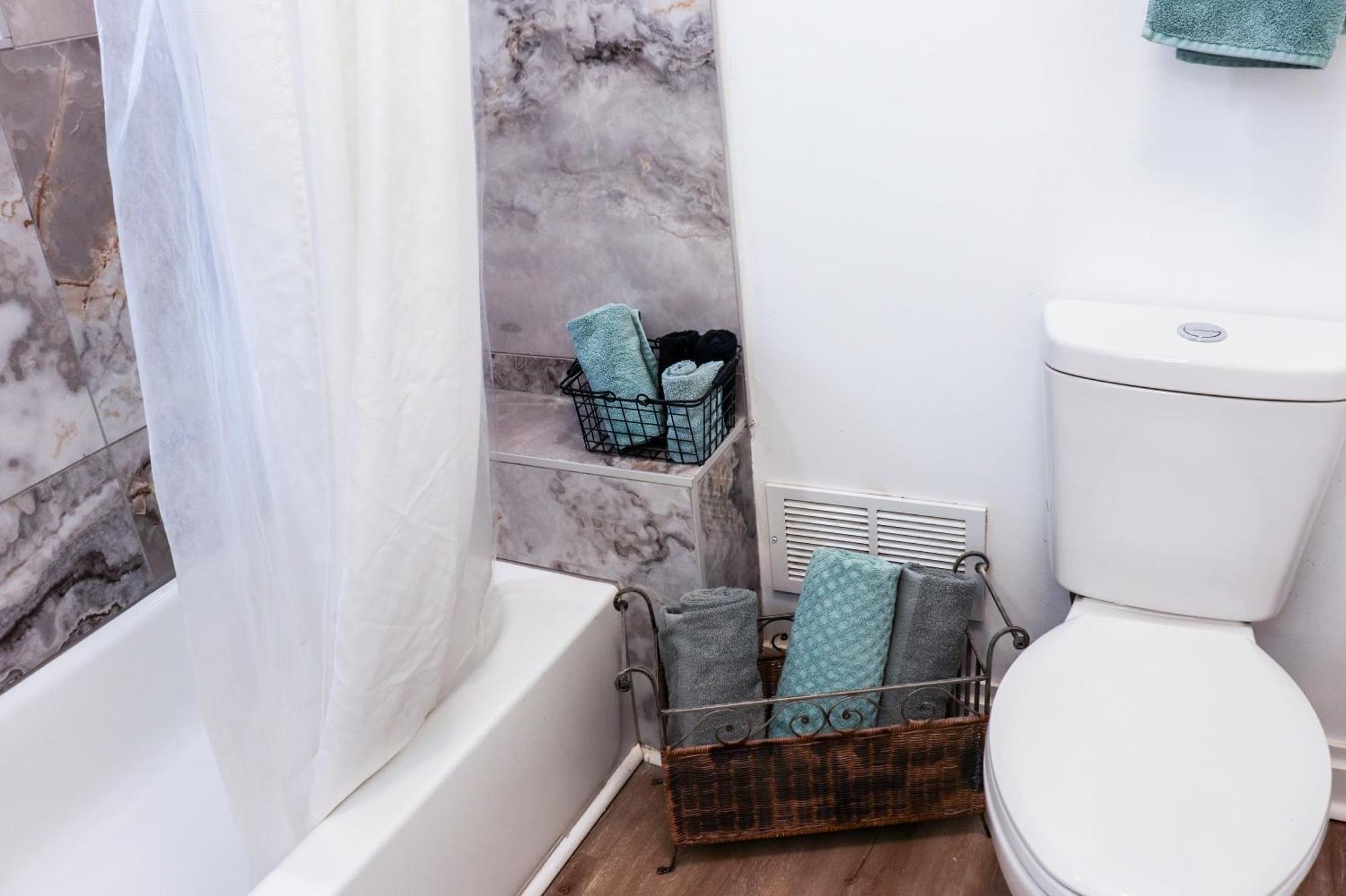 Apartment Downtown Retreat - 2br Oasis *