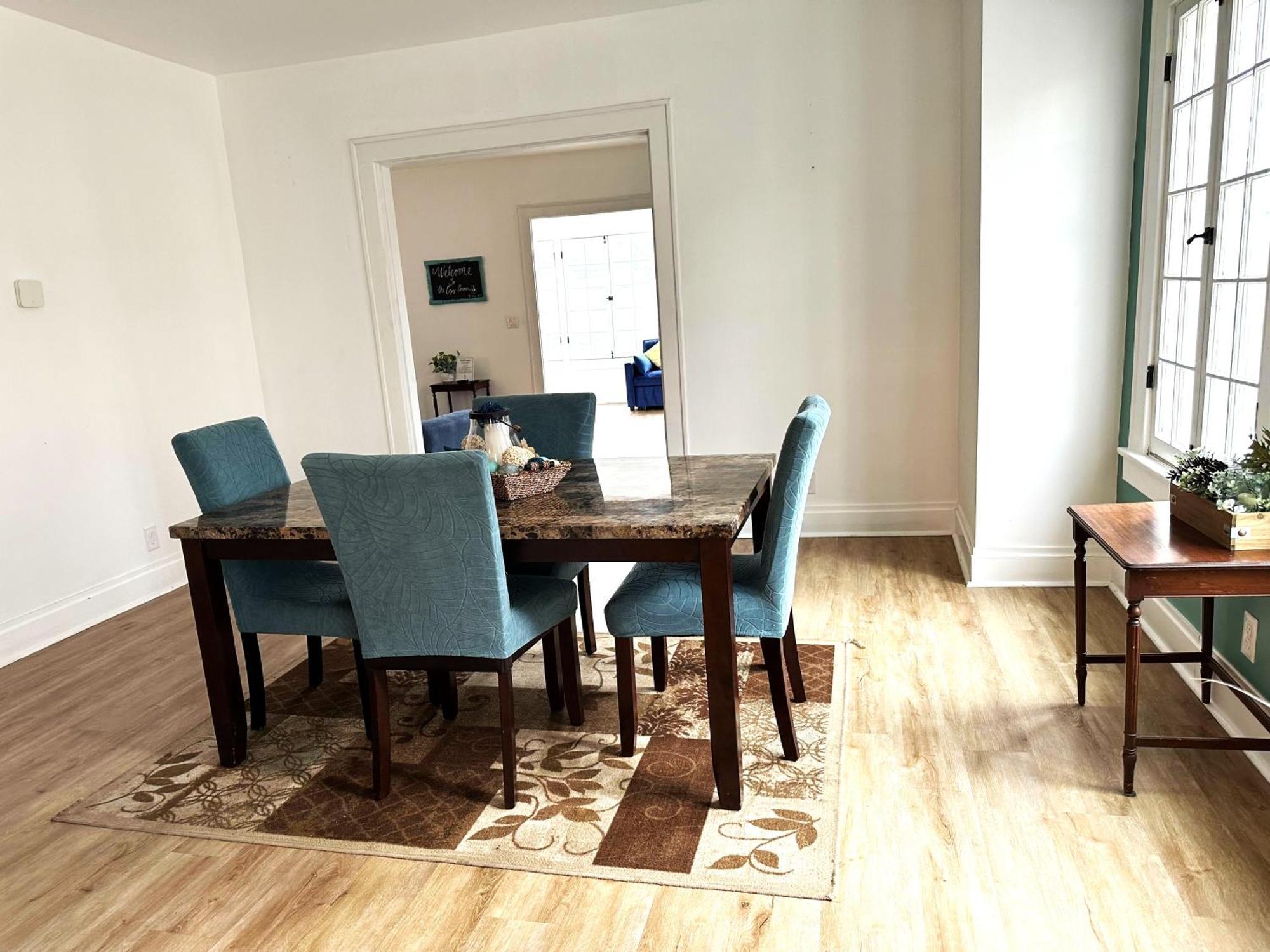 Downtown Retreat - 2br Oasis