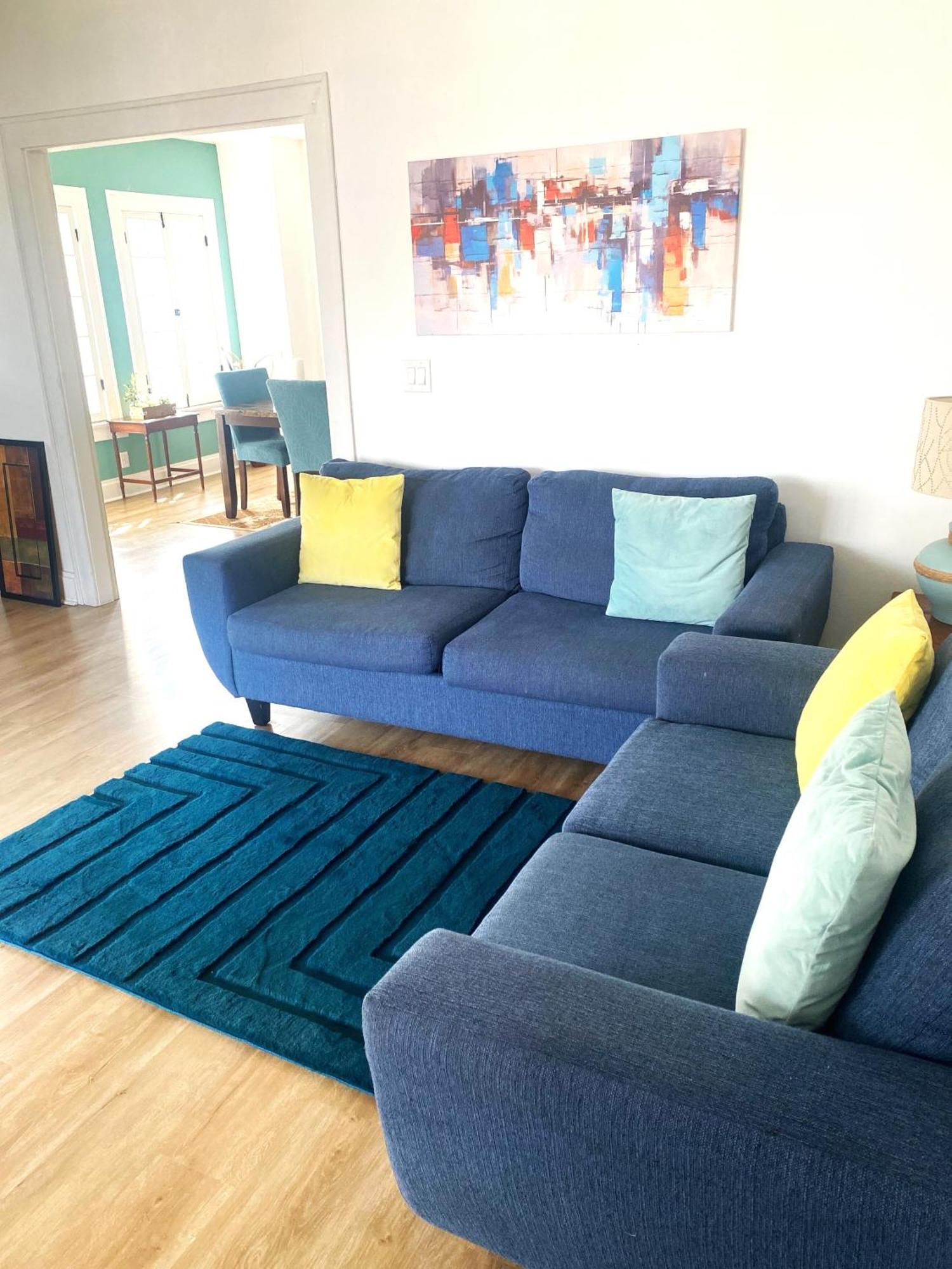 Downtown Retreat - 2br Oasis Apartment